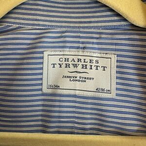 Charles Tyrwhitt Men's Shirt in Blue and White Stripes